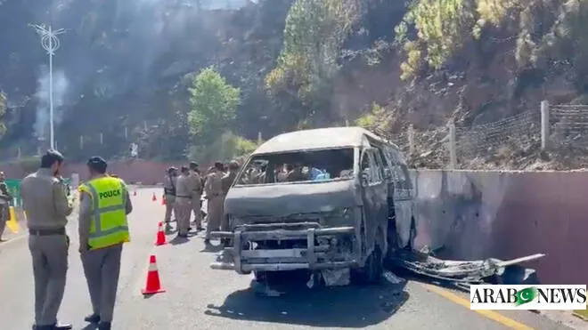 10 Killed as Van Plunges into Ravine in Pakistan