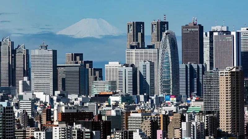 5.9-magnitude quake hits Japan, injures dozens