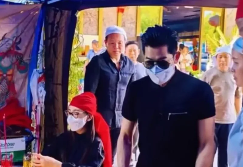 Aaron Kwok, Moka Fang Attend Family Funeral in Anhui