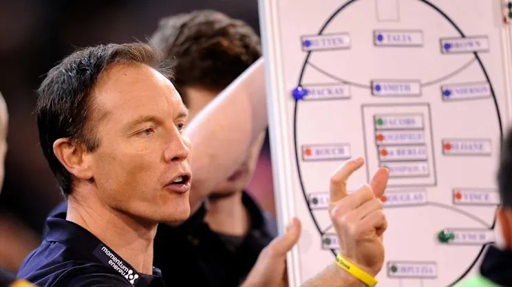 Les entraîneurs de l'AFL subissent un tribut mental dû aux abus et à la charge de travail