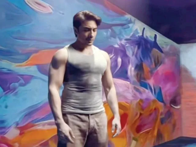 Ali Zafar ressuscite sa peinture de thèse pour le clip Shiddat