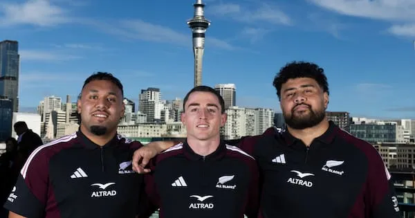 All Blacks name three new caps, Barrett to start