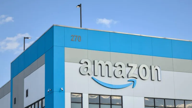 Amazon's $10 Square-Toe Flip-Flops: 90s Style Returns