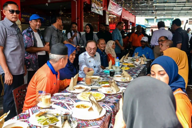 Anwar Jokes Politics Can Pause for Nasi Dagang