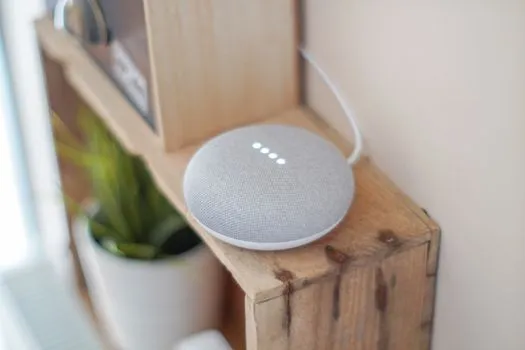 Apple's Siri AI Debuts with Google, Excludes Asia