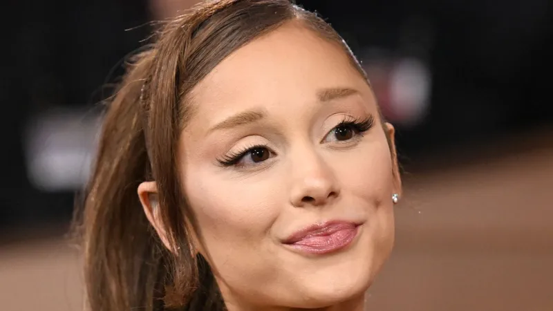 Ariana Grande lance la tournée Eternal Sunshine