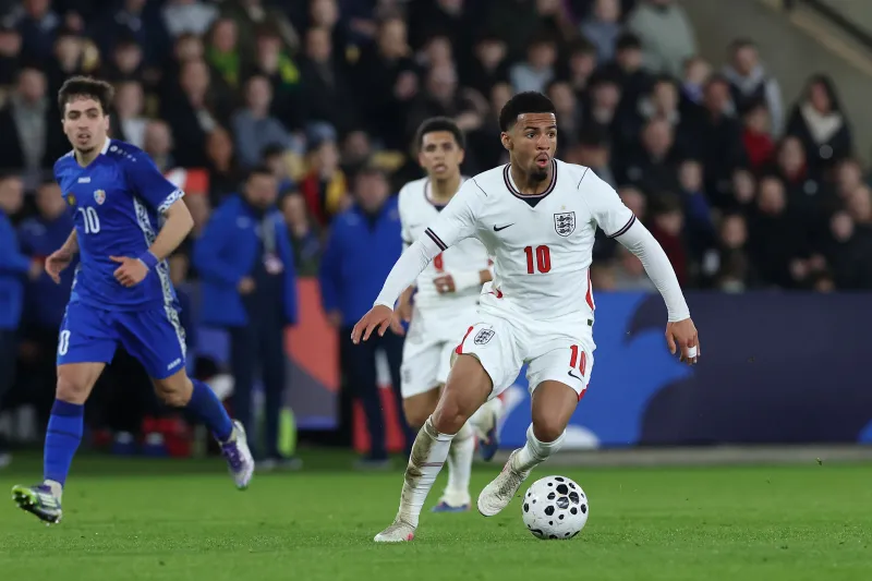 Saka d'Arsenal convoqué au camp de préparation de l'Angleterre