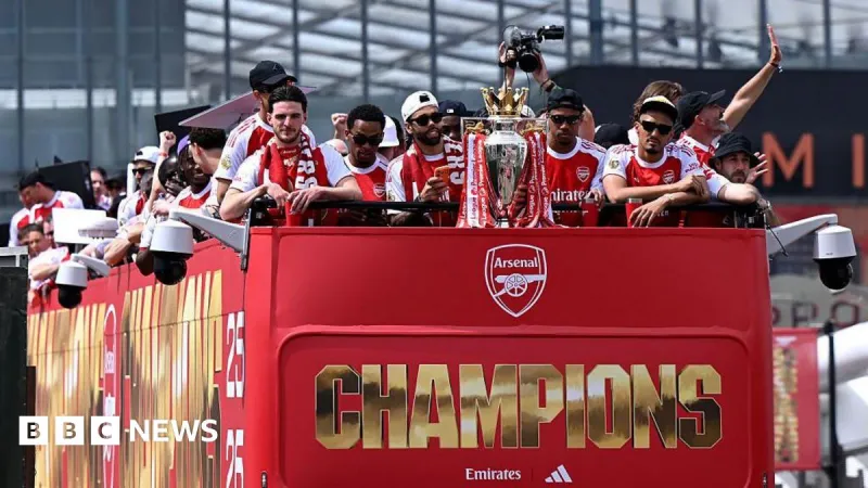 Arsenal Victory Parade Draws Thousands in London