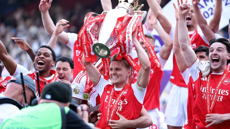 Arsenal win Premier League title on final day