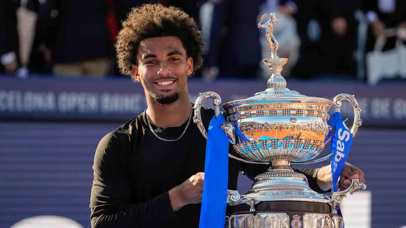 Arthur Fils defeats Andrey Rublev to win Barcelona Open