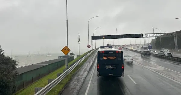 Auckland Harbour Bridge wind warning for June 26