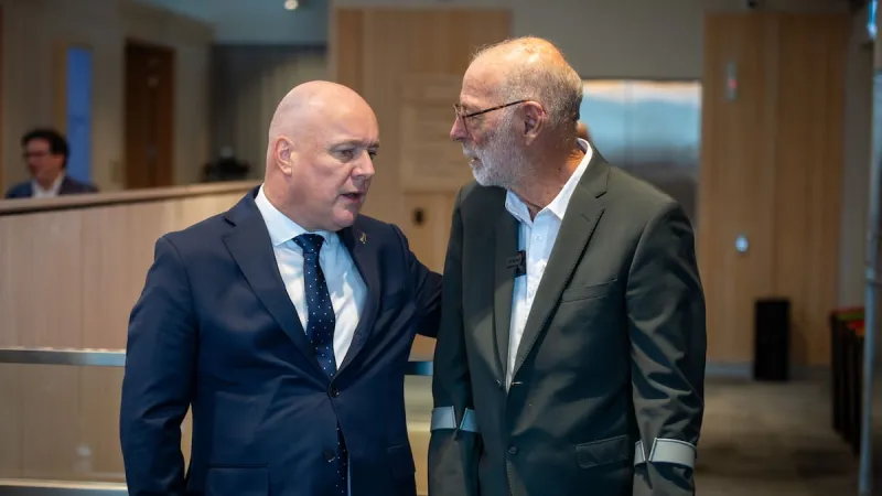 Auckland Mayor Brown Calls PM Luxon a 'Dog with Two Tails'