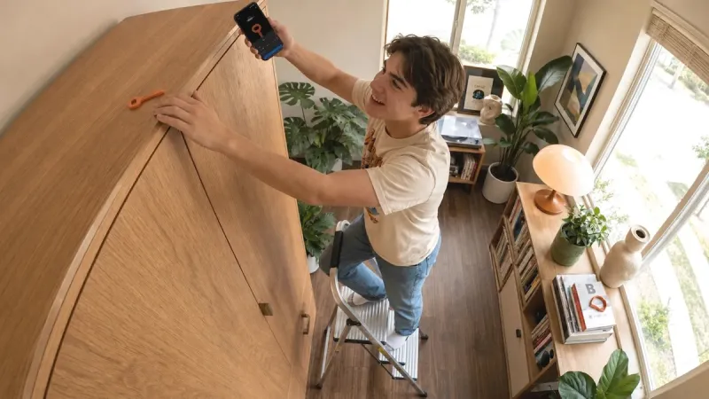 Autonomous Key: A $9 Physical Lock for Apps