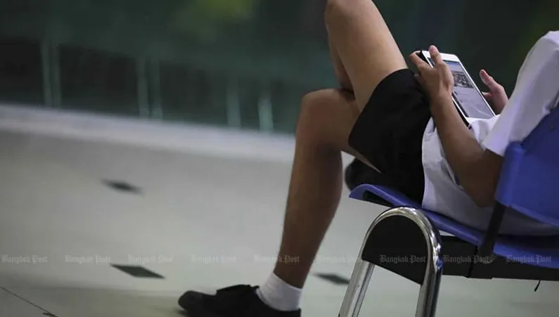Bangkok Schools Ban Mobile Phones in Classrooms