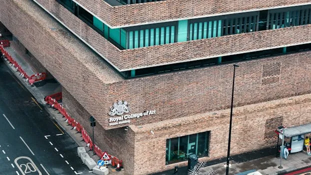 Barratt Homes donates bricks to Dudley College construction students