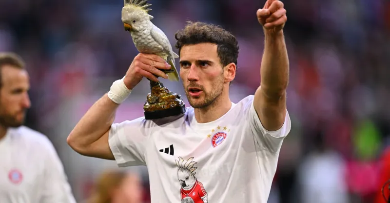 Bayern Munich's Cockatoo Mascot Appears in Title Celebration