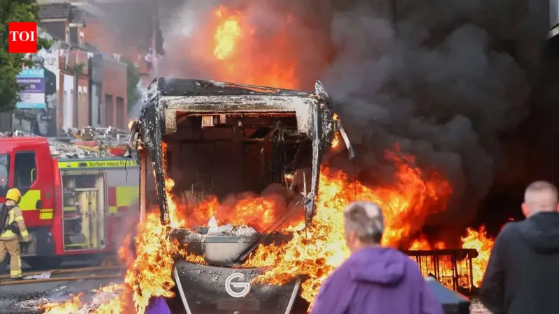 Belfast anti-immigration protest turns violent for second night