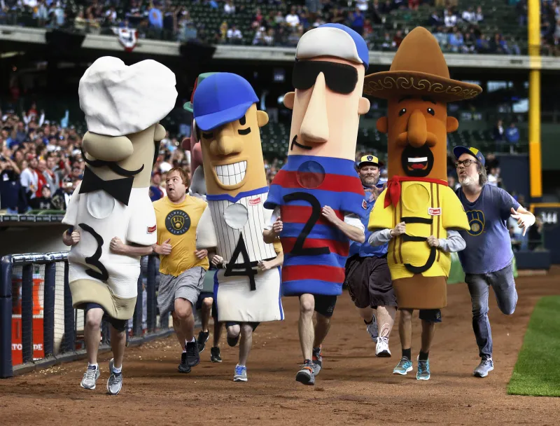 Brewers Fans Chase Mascots in Sausage Race
