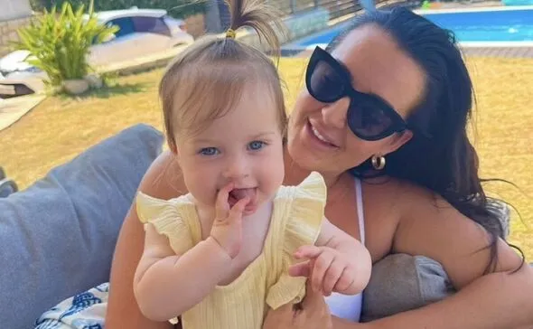 Des Britanniques échangent leur appartement contre une villa en Crète