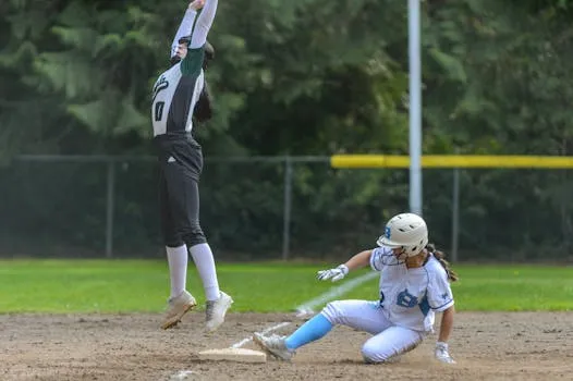 Bulldogs Win in Pitcher's Duel