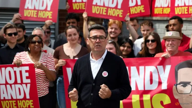 Burnham remporte une élection partielle, vise la direction du parti