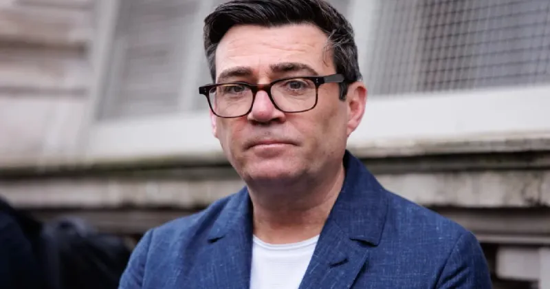 Burnham gagne l'élection partielle, retour au parlement