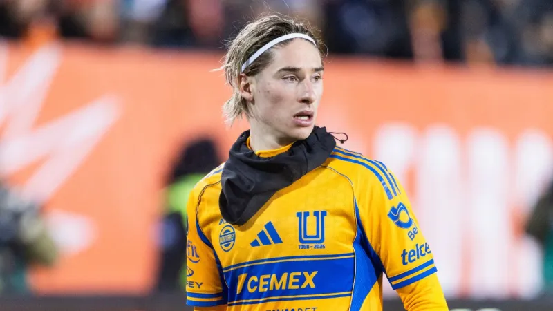 Canada's Flores out of World Cup with ACL injury