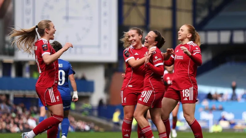 Ceri Holland double leads Liverpool to WSL derby win at Everton