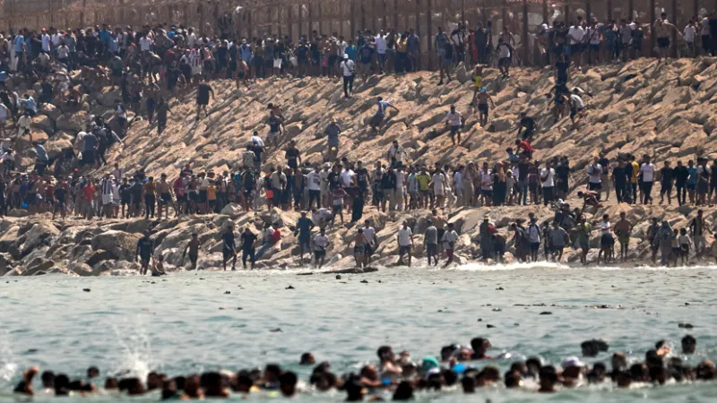 Ceuta leader urges migrant confinement pending expulsion
