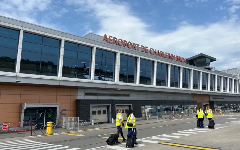 Fermeture de piste à Charleroi : passagers doivent changer
