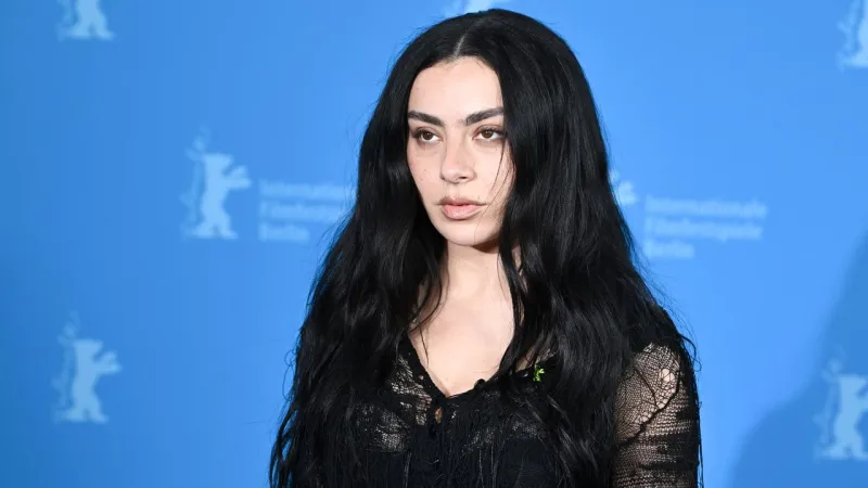 Charli XCX confirme un nouvel album aux sonorités rock