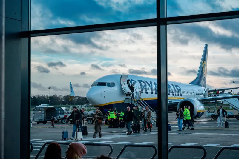 Childhood friends arrested at airport with €30,000