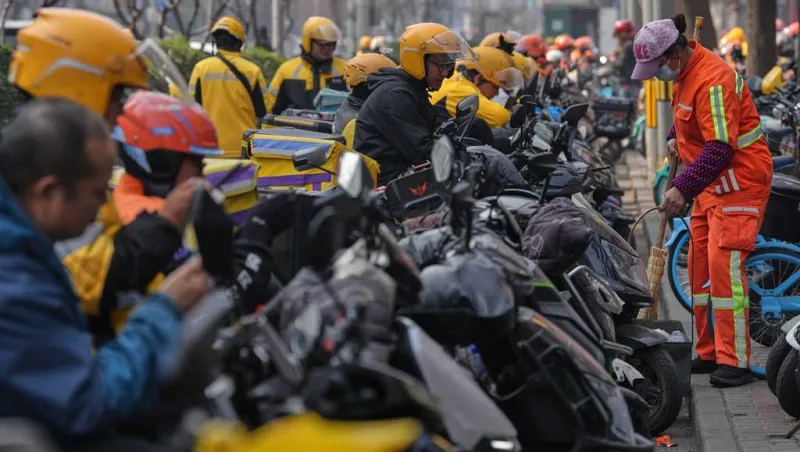 China's March exports rise 2.5%, imports fall 1.9%