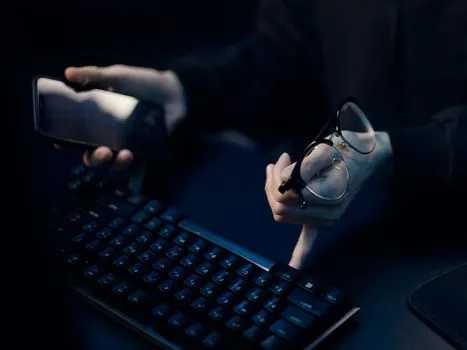 Clicks Power Keyboard: BlackBerry-style typing via MagSafe