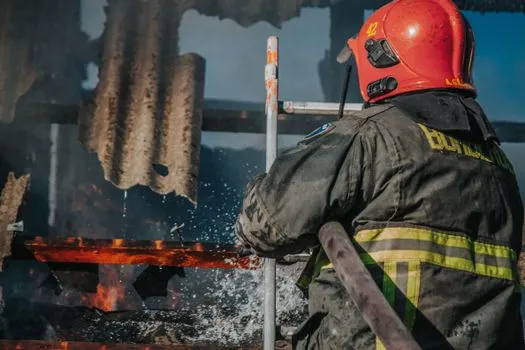 Colona Fire Department Battles Abandoned House Fire
