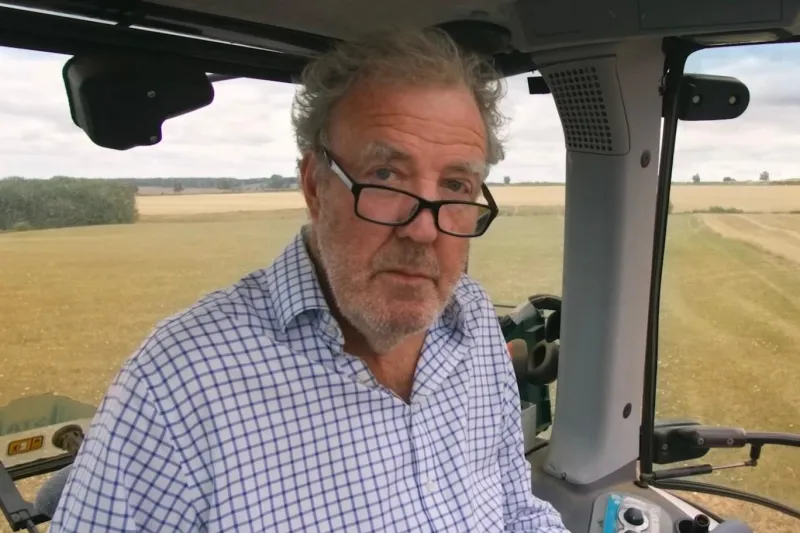 Comedian Urges Clarkson to Enter Politics