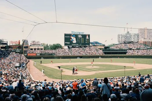 Cubs Beat Brewers 4-3 in 10 Innings
