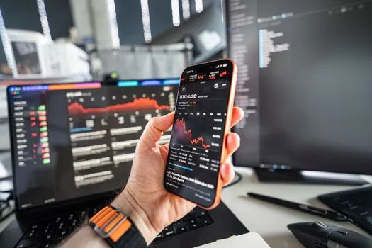 D-Wave Stock Drops Despite 1,120% Bookings Surge