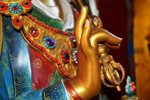 Le Dalaï-Lama appelle à la paix et met en garde contre la violence