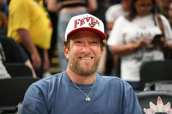 Dave Portnoy dit à une icône NBA de 's'incliner' devant Caitlin Clark