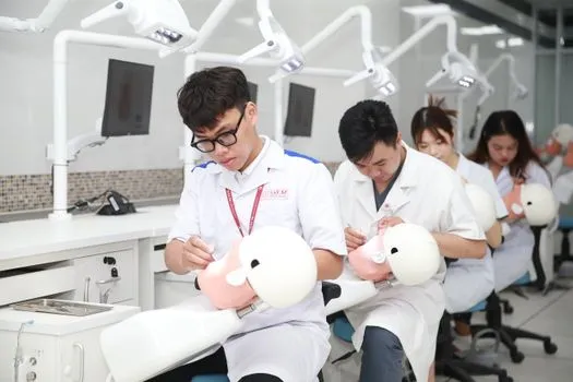 Dentists and GPs offered training to spot early signs of MND