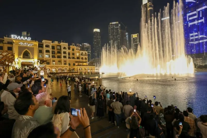 Foules à Burj Khalifa pour les célébrations de l'Aïd à Dubaï