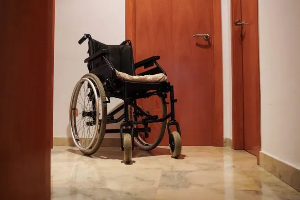 Dudley examine son service d'aide aux patients SLA après des retards