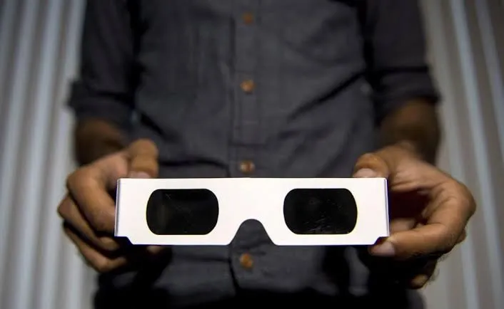 Lunettes d'éclipse rares au Maroc avant l'éclipse partielle