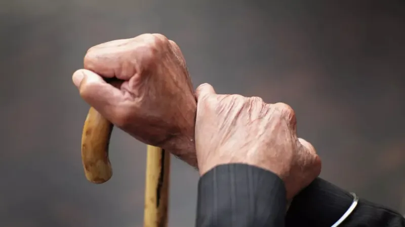 Fraude aux aînés : 92% des auteurs sont des membres de la famille