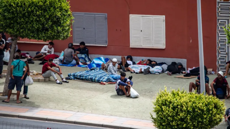 Espagne: des affrontements avec la police lors d'une manifestation anti-migrants à Ceuta