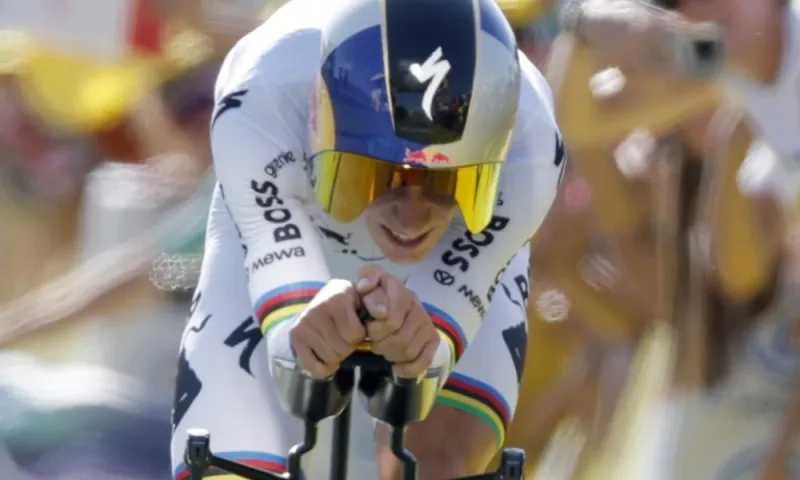 Evenepoel gagne la 16e étape, Voisard 10e
