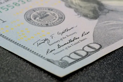Vérification : Aucun projet de signature de Trump sur les billets