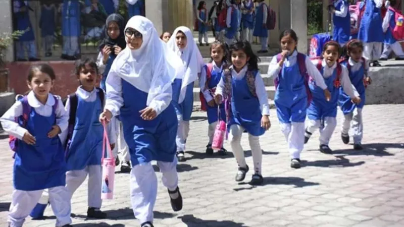 Federal schools summer break from May 25