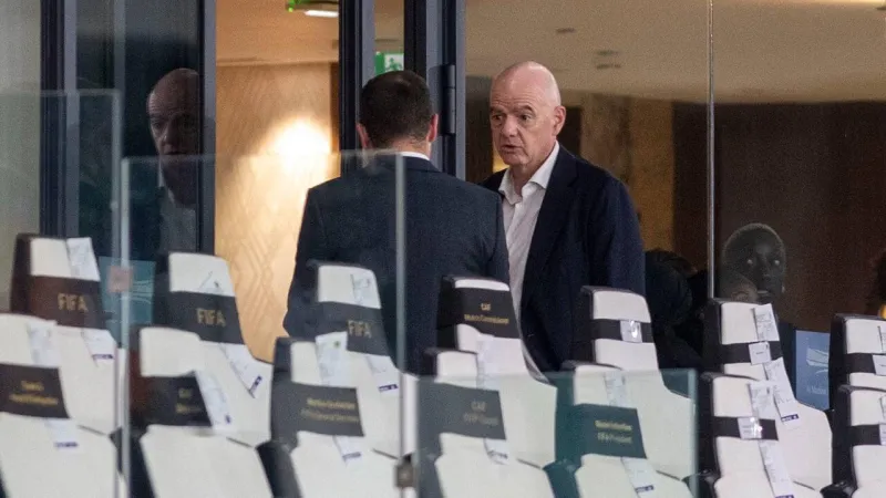La FIFA admet des erreurs, s'excuse, soutient Infantino